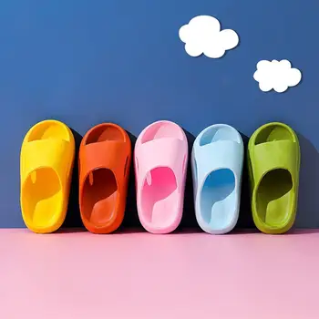 1 пара детских тапочек, однотонная противоскользящая модная обувь из ЭВА для мальчиков и девочек, удобная летняя одежда, приятные для кожи тапочки